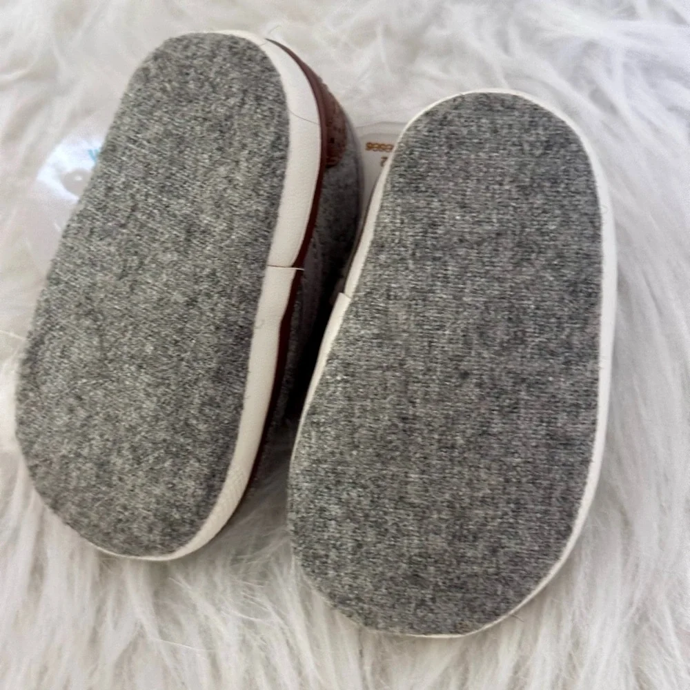 NWT‎ Baby Deer Gray and Brown Baby Shoes Size 0-2mos